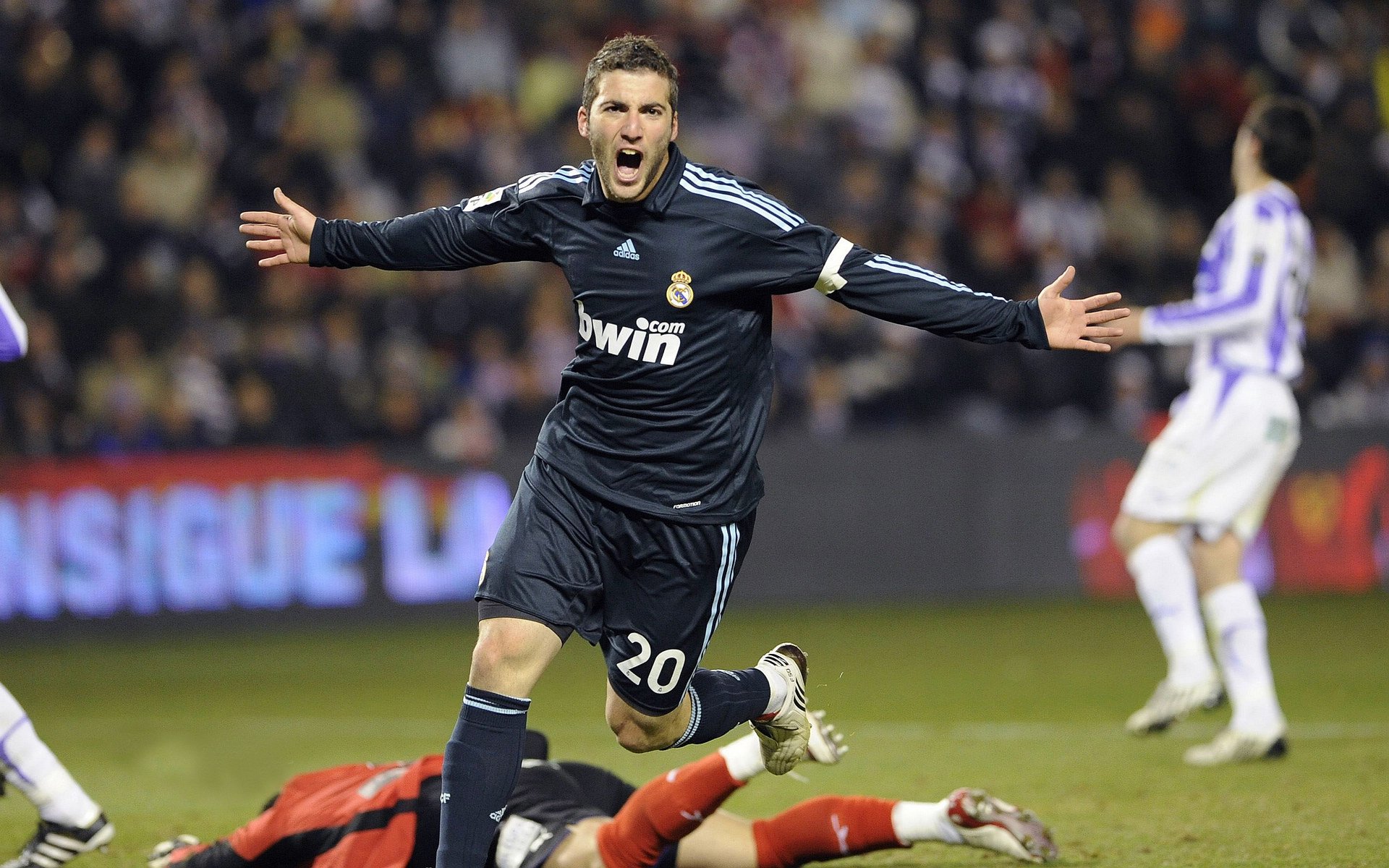 乔治统治级表现撕碎防守！北京横扫老鹰背后的篮球智慧